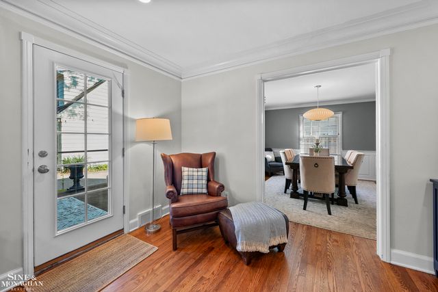 8 Radnor Circle, Grosse Pointe Farms, MI 48236
