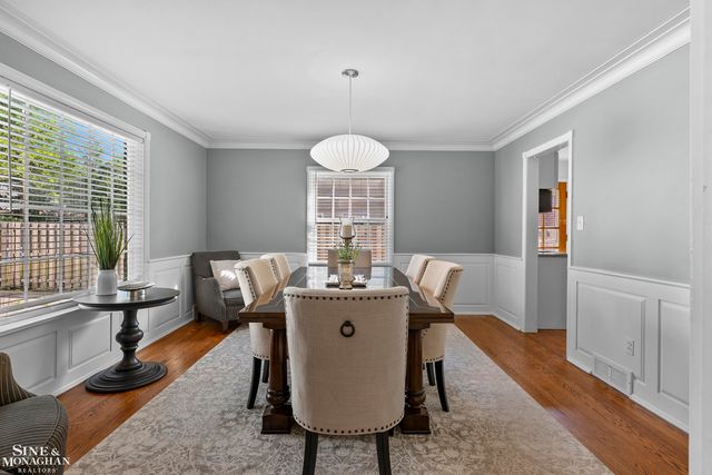 8 Radnor Circle, Grosse Pointe Farms, MI 48236