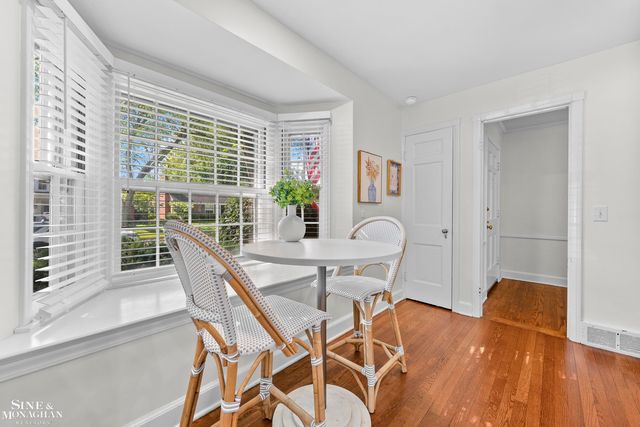 8 Radnor Circle, Grosse Pointe Farms, MI 48236