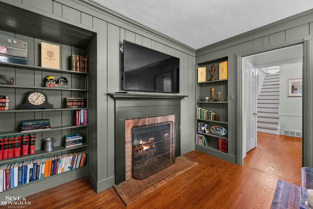 8 Radnor Circle, Grosse Pointe Farms, MI 48236
