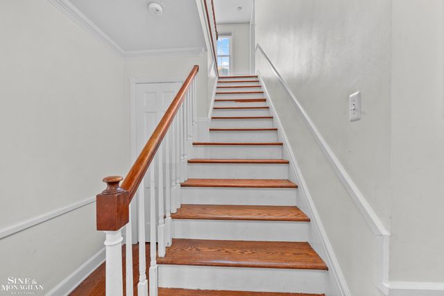 8 Radnor Circle, Grosse Pointe Farms, MI 48236