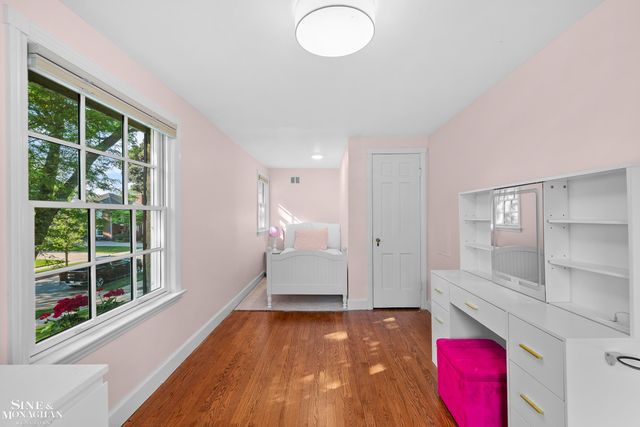 8 Radnor Circle, Grosse Pointe Farms, MI 48236