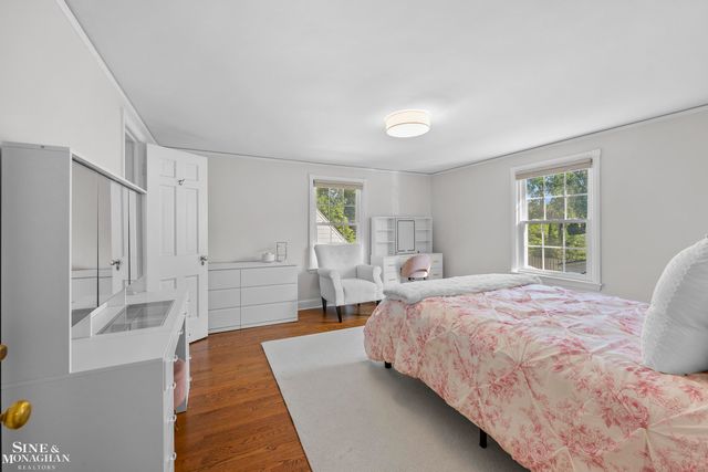 8 Radnor Circle, Grosse Pointe Farms, MI 48236