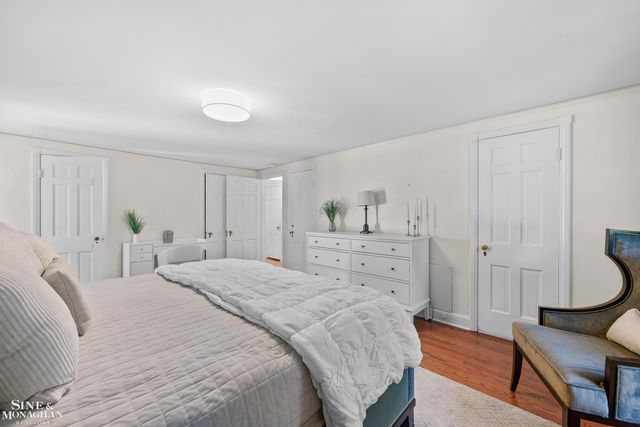 8 Radnor Circle, Grosse Pointe Farms, MI 48236