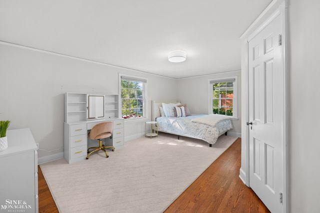 8 Radnor Circle, Grosse Pointe Farms, MI 48236