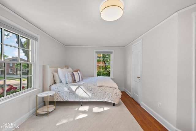8 Radnor Circle, Grosse Pointe Farms, MI 48236