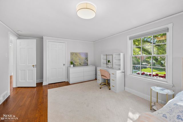 8 Radnor Circle, Grosse Pointe Farms, MI 48236