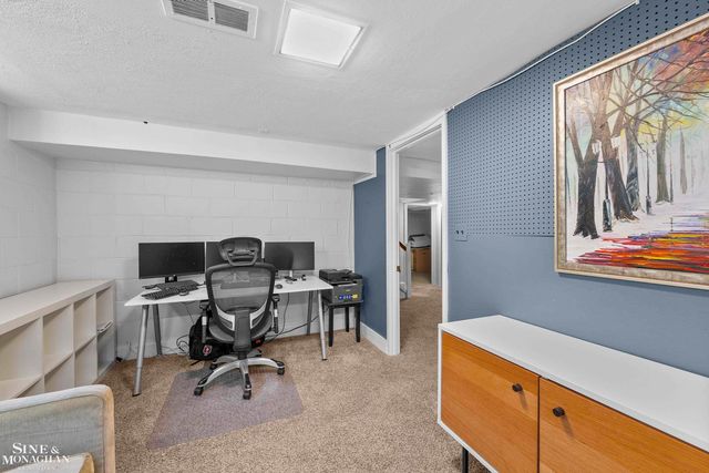 8 Radnor Circle, Grosse Pointe Farms, MI 48236