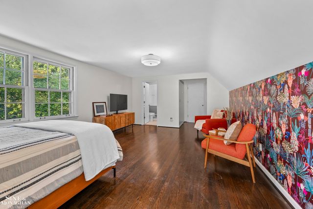 8 Radnor Circle, Grosse Pointe Farms, MI 48236