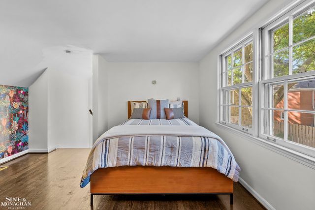 8 Radnor Circle, Grosse Pointe Farms, MI 48236