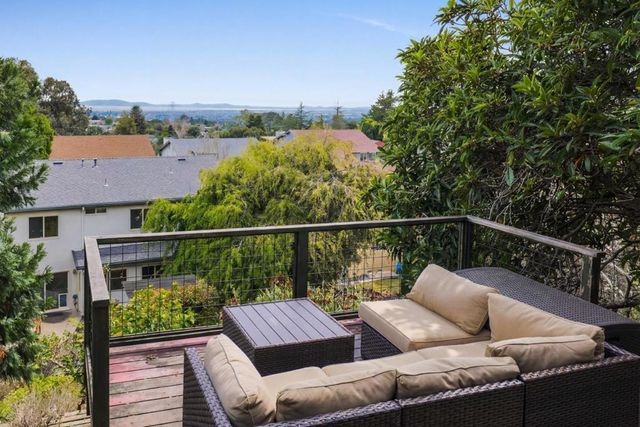 25638 West Camino Vista, Hayward, CA 94541