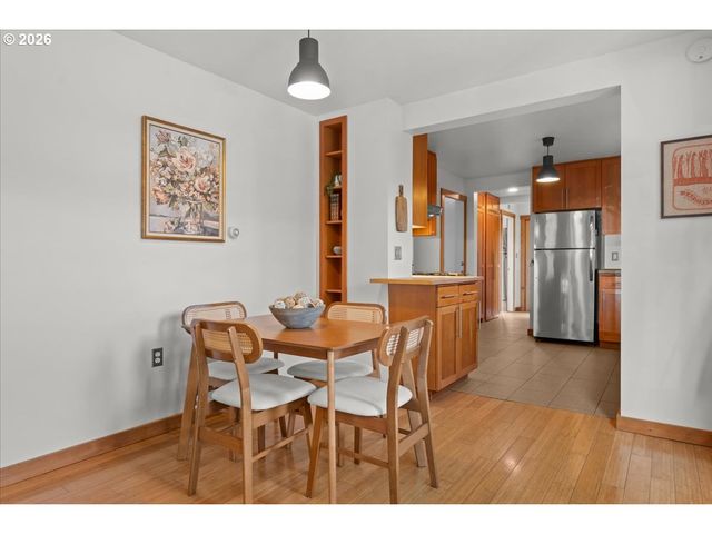 223 N IVY St, Portland, OR 97227