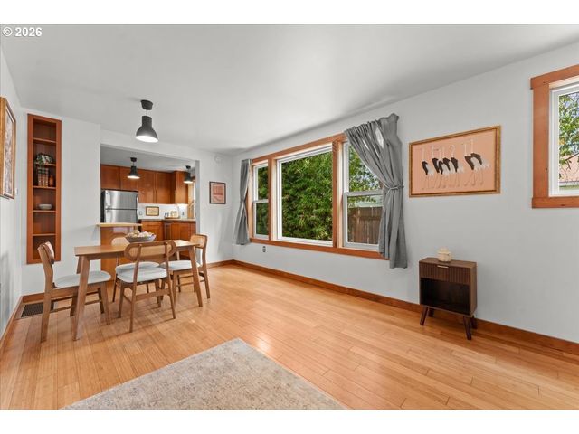 223 N IVY St, Portland, OR 97227