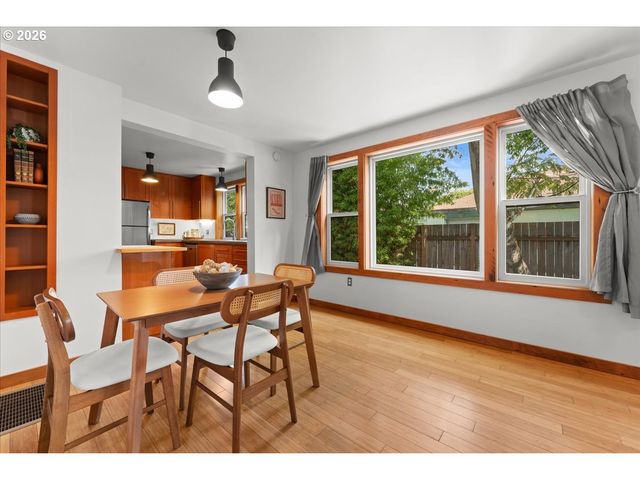 223 N IVY St, Portland, OR 97227