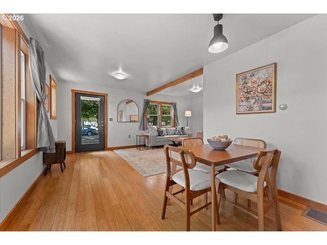 223 N IVY St, Portland, OR 97227