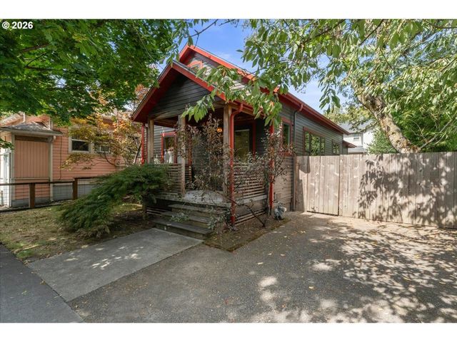 223 N IVY St, Portland, OR 97227