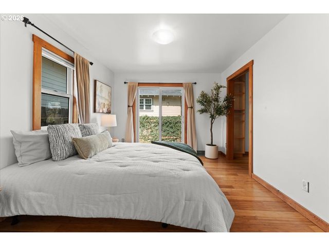 223 N IVY St, Portland, OR 97227