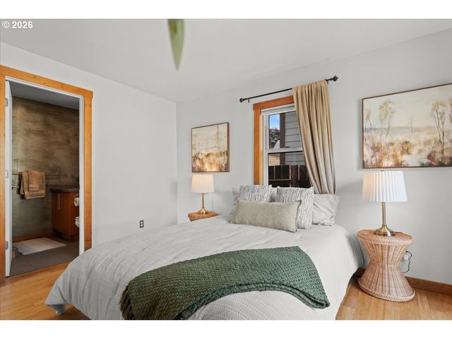 223 N IVY St, Portland, OR 97227