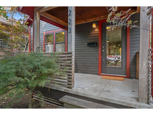 223 N IVY St, Portland, OR 97227