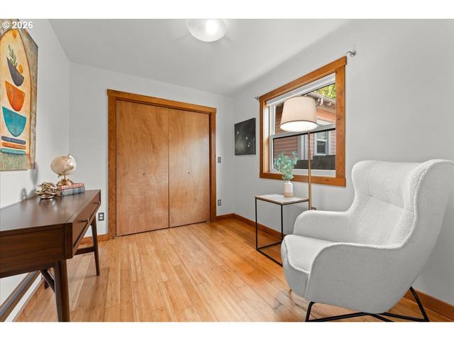 223 N IVY St, Portland, OR 97227