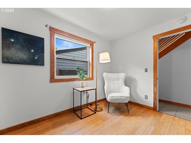 223 N IVY St, Portland, OR 97227