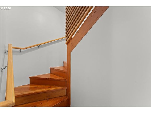 223 N IVY St, Portland, OR 97227
