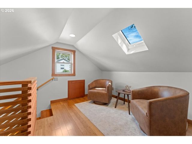 223 N IVY St, Portland, OR 97227