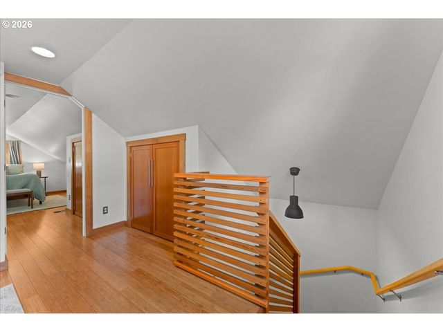223 N IVY St, Portland, OR 97227