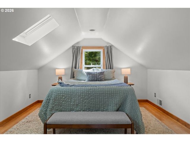 223 N IVY St, Portland, OR 97227
