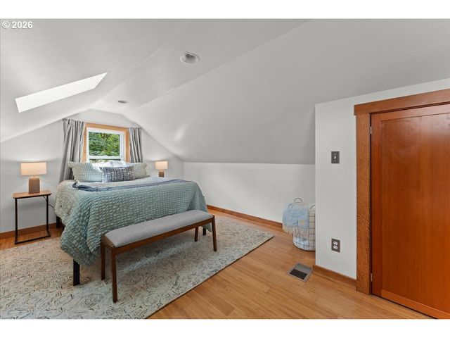 223 N IVY St, Portland, OR 97227