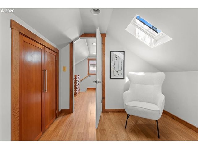 223 N IVY St, Portland, OR 97227