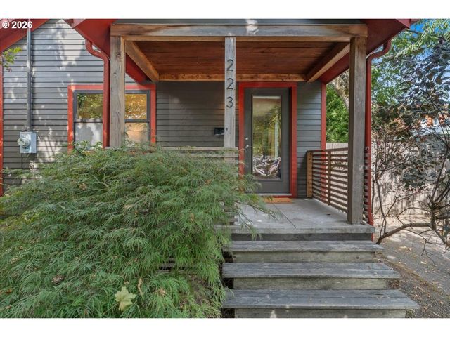 223 N IVY St, Portland, OR 97227