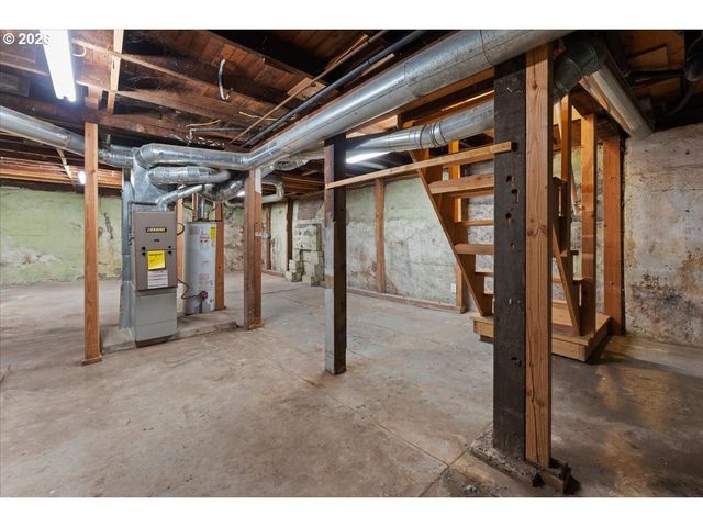 223 N IVY St, Portland, OR 97227