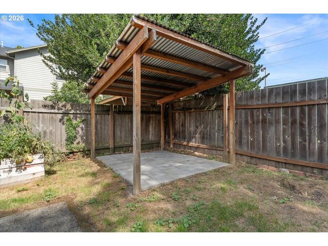 223 N IVY St, Portland, OR 97227