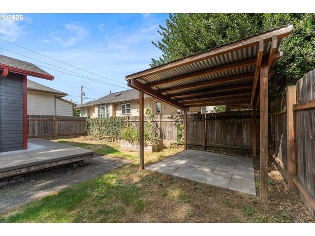 223 N IVY St, Portland, OR 97227