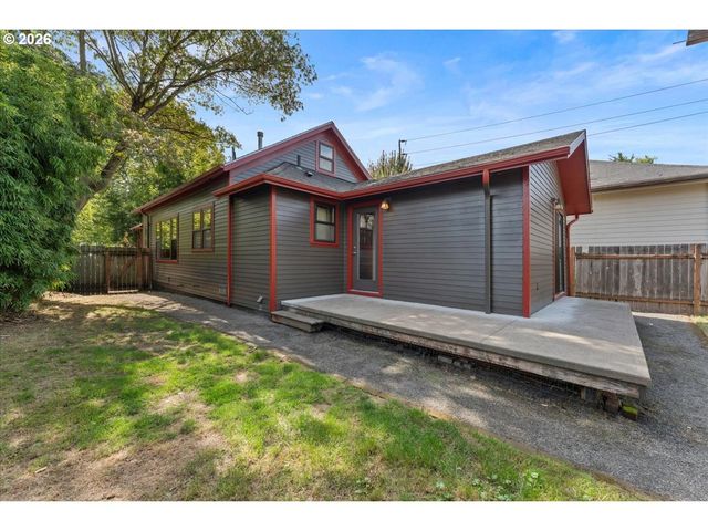 223 N IVY St, Portland, OR 97227