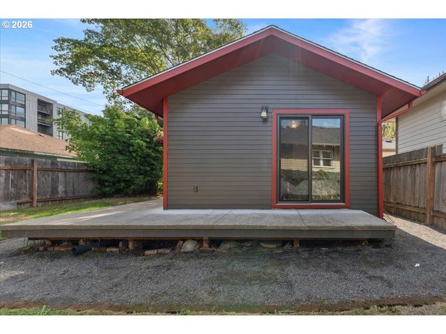223 N IVY St, Portland, OR 97227