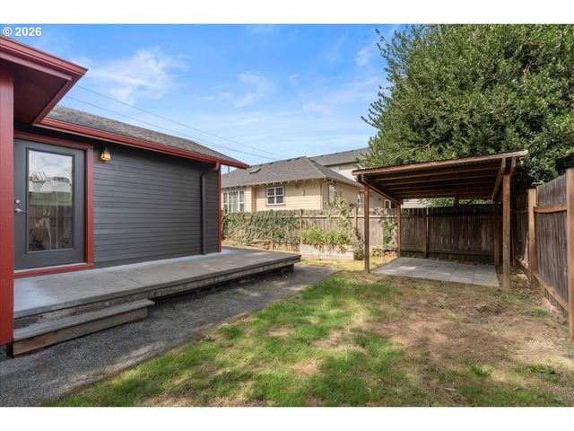 223 N IVY St, Portland, OR 97227