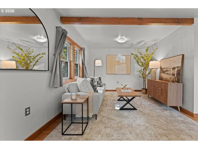 223 N IVY St, Portland, OR 97227