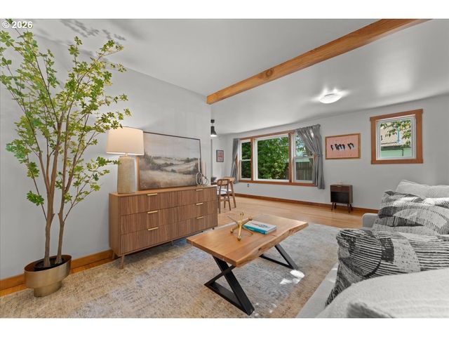 223 N IVY St, Portland, OR 97227