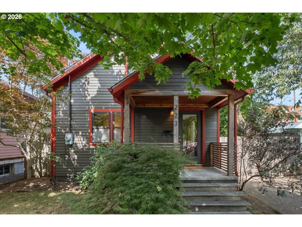 223 N IVY St, Portland, OR 97227