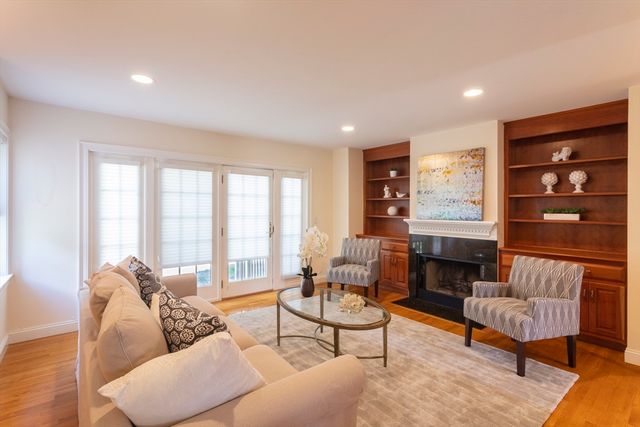 1077 Boylston St, Newton, MA 02461