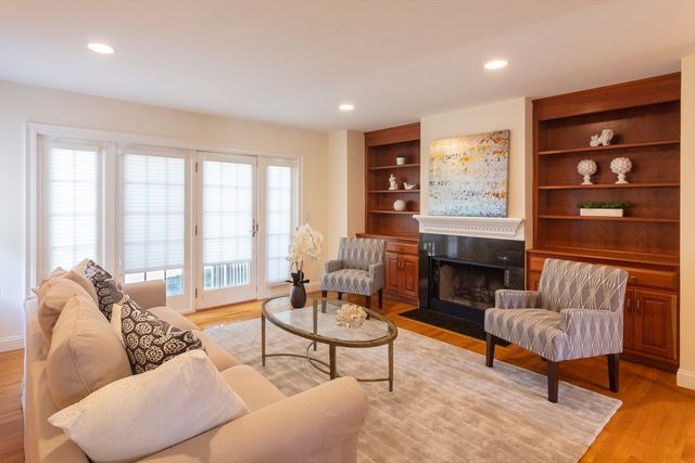 1077 Boylston St, Newton, MA 02461