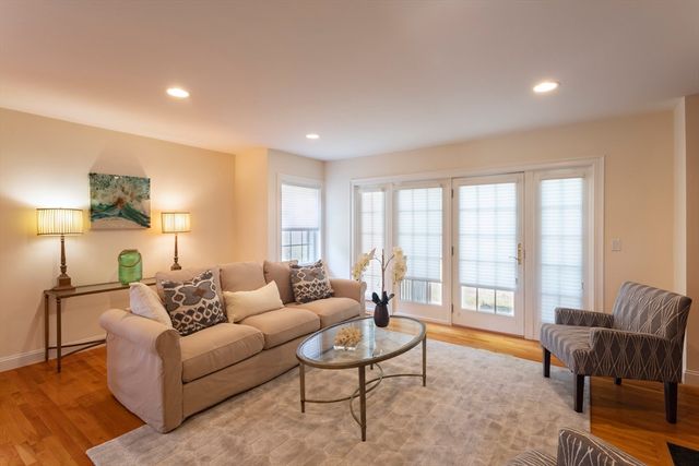 1077 Boylston St, Newton, MA 02461