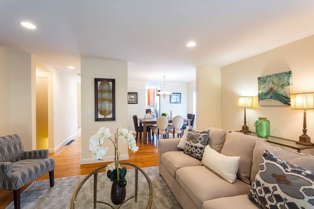 1077 Boylston St, Newton, MA 02461