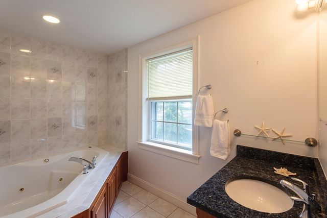 1077 Boylston St, Newton, MA 02461