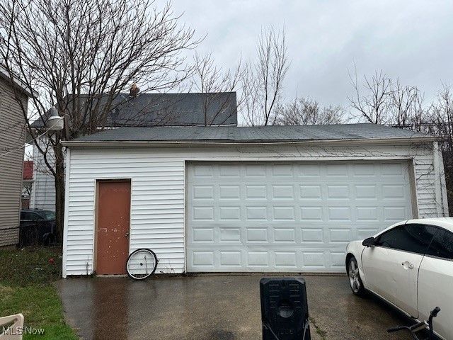 831 London Road, Cleveland, OH 44110