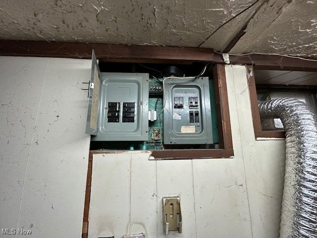 831 London Road, Cleveland, OH 44110