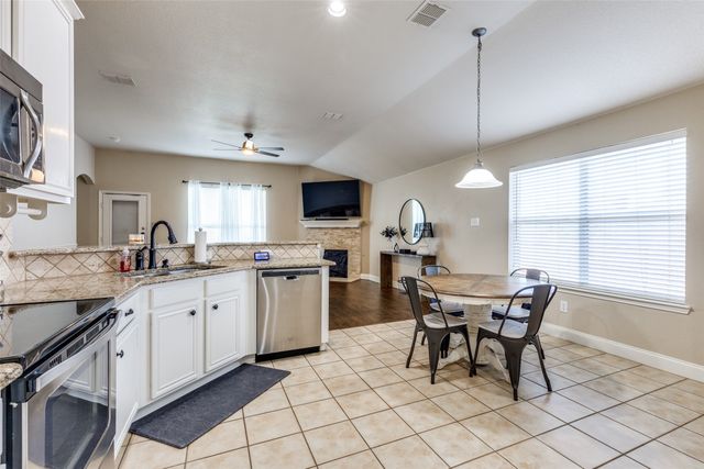 13729 Village Vista Drive, Fort Worth, TX 76052