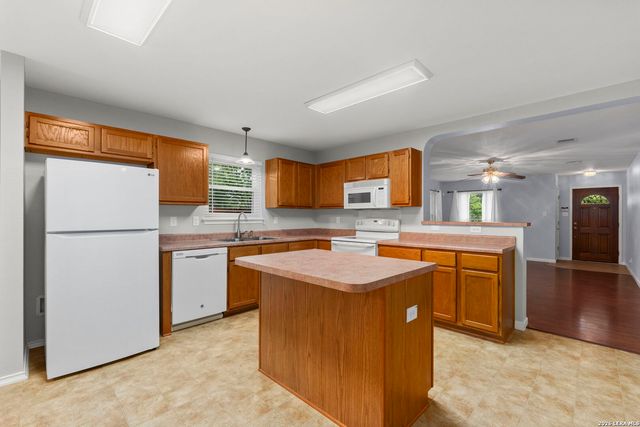 8202 MALOY MNR, San Antonio, TX 78250